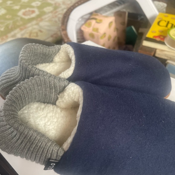 KOLO HOUSE SHOES . small - 9 in sole. NEW - Picture 6 of 6